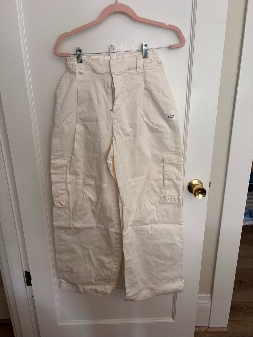 ALO Yoga Ivory Cargo Pants with Elastic Waist